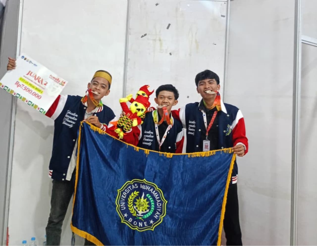 UNIM Bone Sabet Perak PIMNAS ke-38 di Makassar, Tunjukkan Kekuatan Riset Mahasiswa Daerah